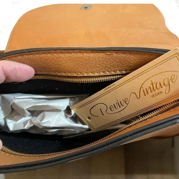 Revive Vintage Vegan Leather Crossbody Bag Tassel Boho NWT - Picture 2 of 4